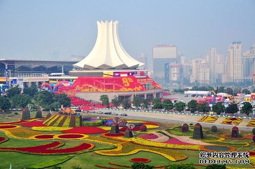 南宁中心永恒皇冠假日酒店